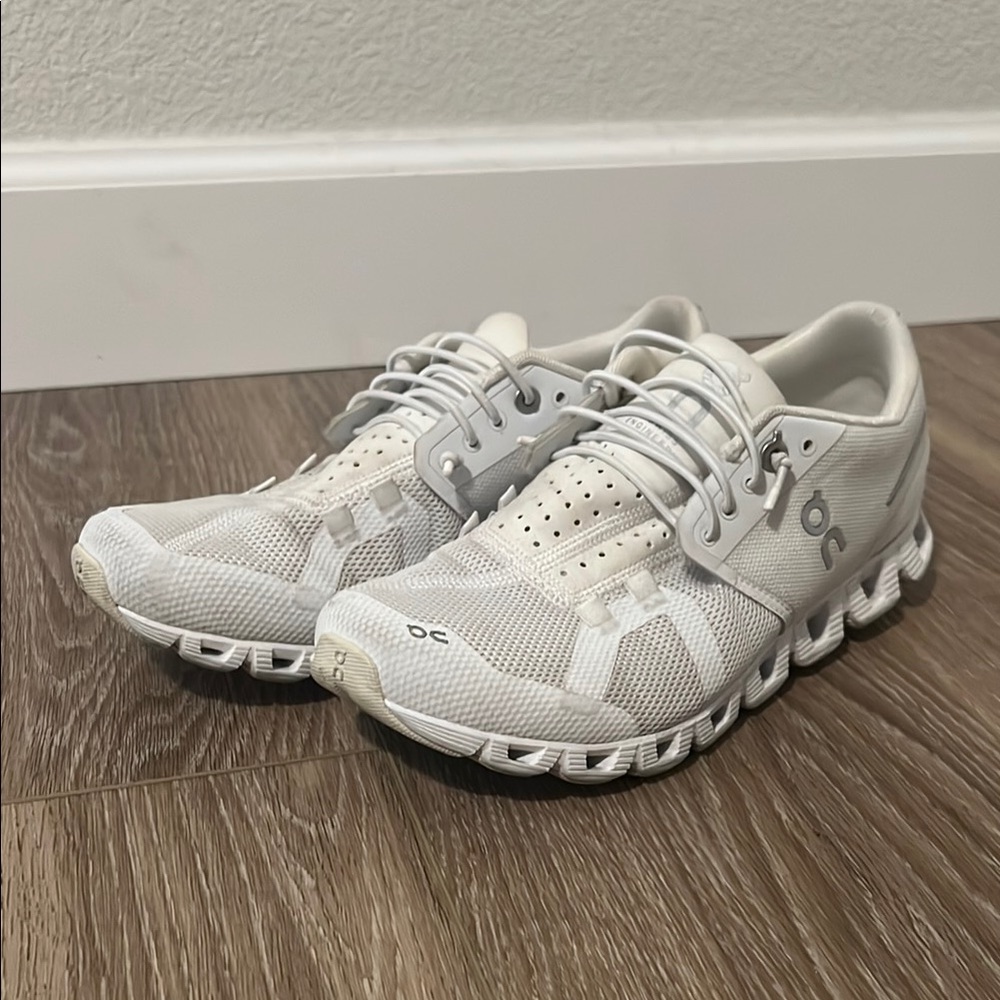 On Running White Sneakers women’s sz 6.5